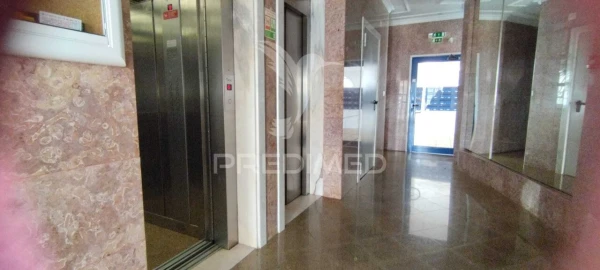 Apartamento T2 para Venda em Santo António dos Cavaleiros e Frielas