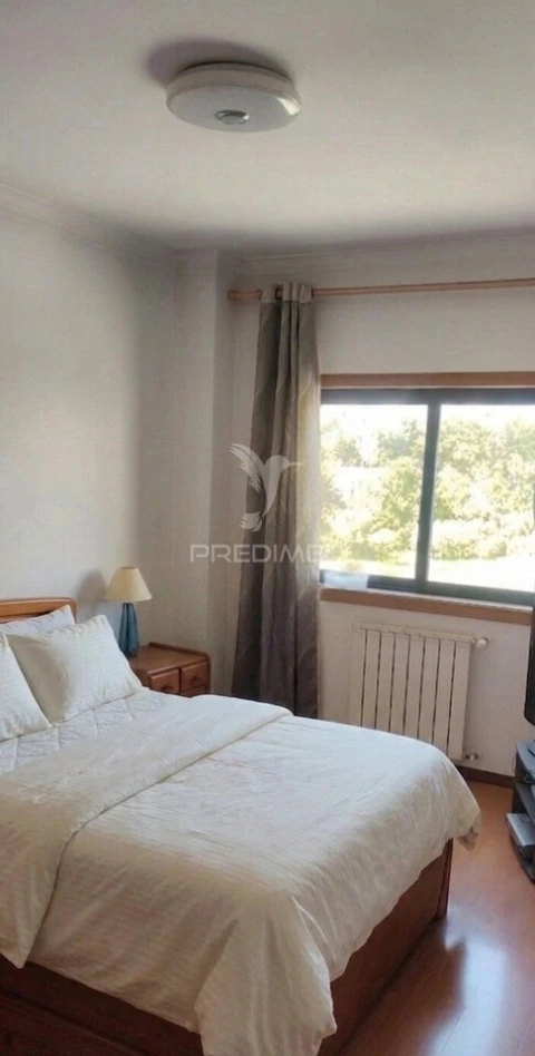 Apartamento T2 para Venda em Santo António dos Cavaleiros e Frielas