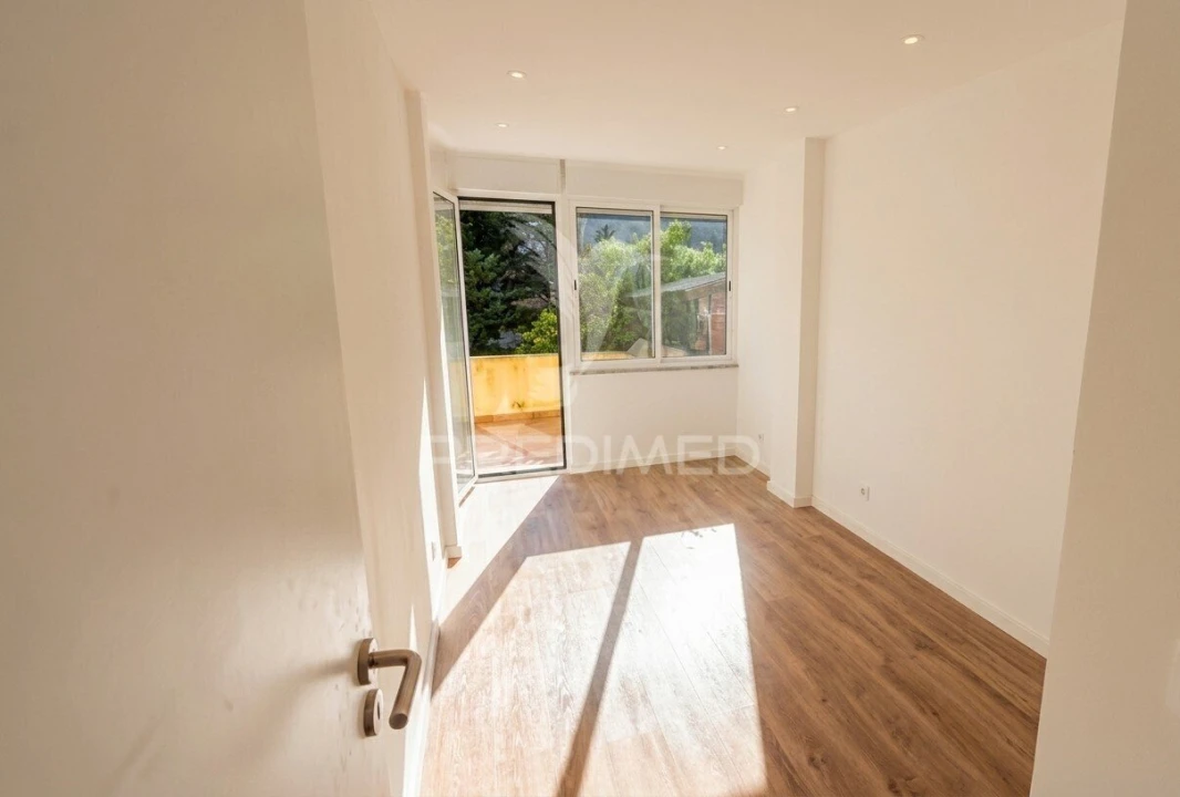 Apartamento T2 para Venda em Algueirão-Mem Martins Foto 4