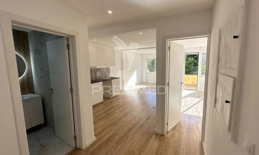 Apartamento T2 para Venda em Algueirão-Mem Martins Foto 2