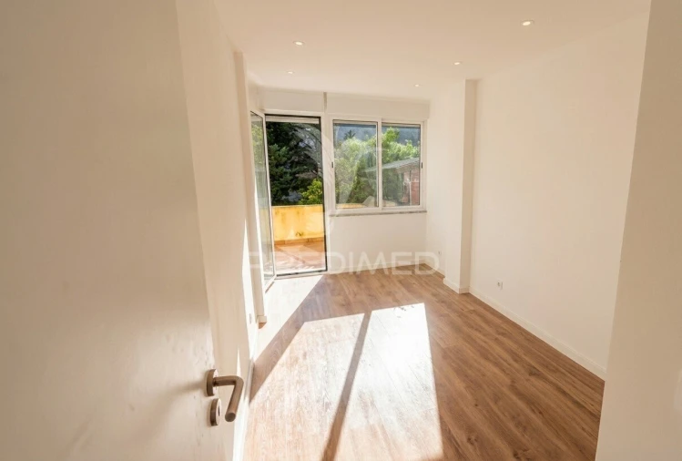 Apartamento T2 para Venda em Algueirão-Mem Martins Foto 4