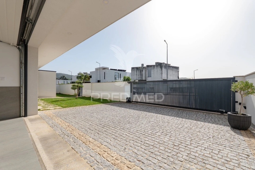 Moradia T3 para Venda em Nogueira, Fraião e Lamaçães Foto 30