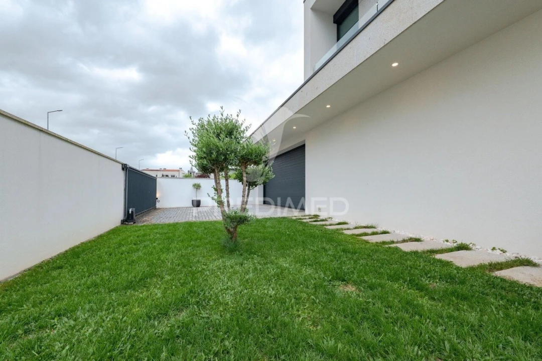 Moradia T3 para Venda em Nogueira, Fraião e Lamaçães Foto 5