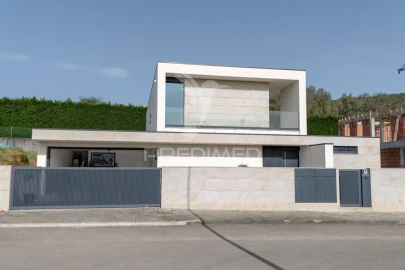 Moradia T3 para Venda em Nogueira, Fraião e Lamaçães