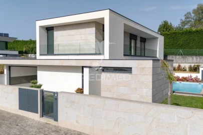 Moradia T3 para Venda em Nogueira, Fraião e Lamaçães