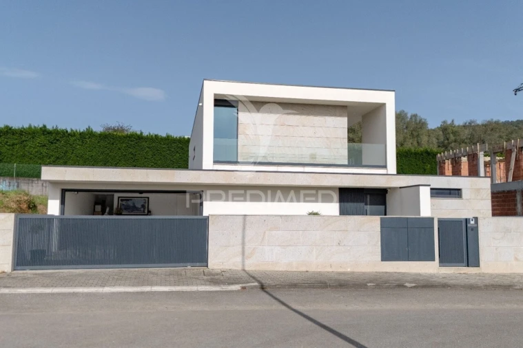 Moradia T3 para Venda em Nogueira, Fraião e Lamaçães Foto 23