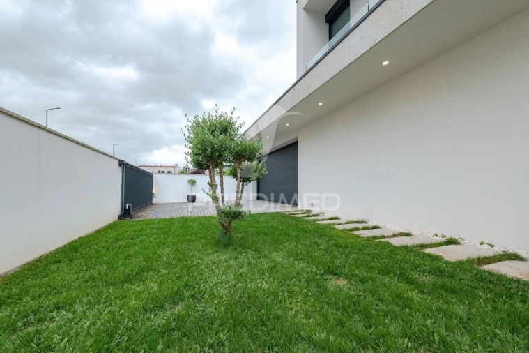 Moradia T3 para Venda em Nogueira, Fraião e Lamaçães Foto 5