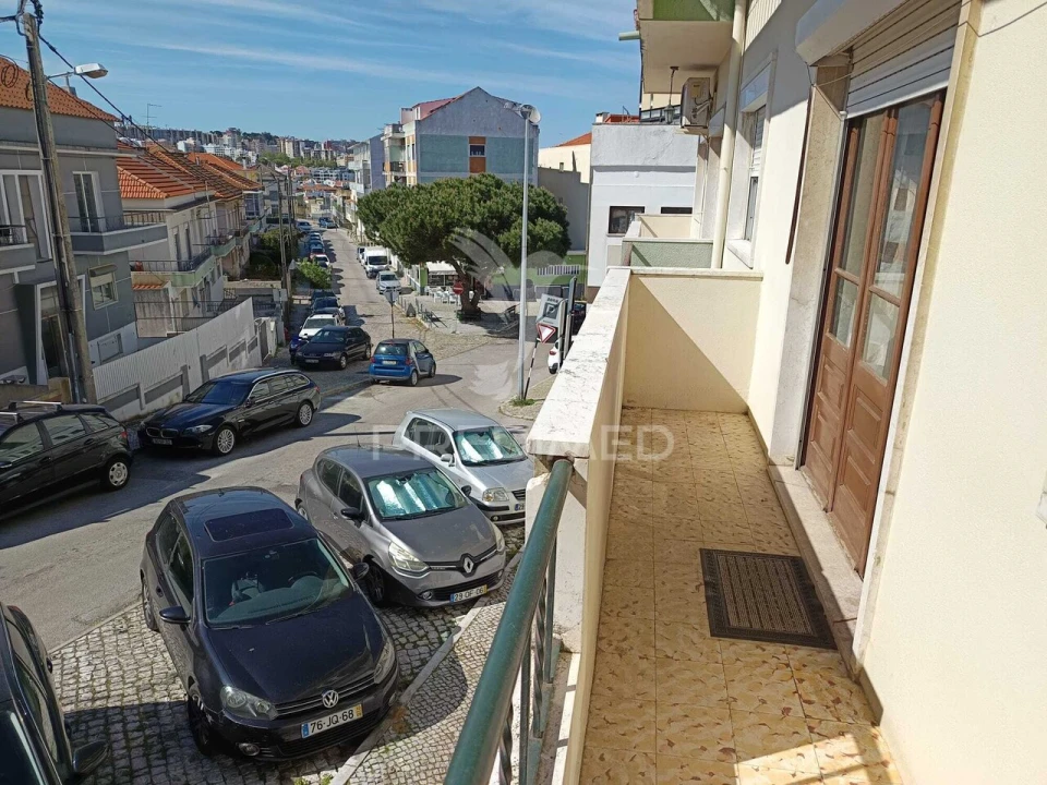 Apartamento T3 para Venda em Almada, Cova da Piedade, Pragal e Cacilhas Foto 2
