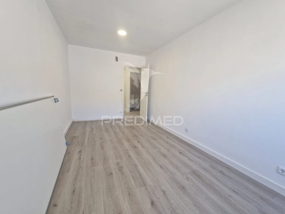 Apartamento T3 para Venda em Baixa da Banheira e Vale da Amoreira Foto 3