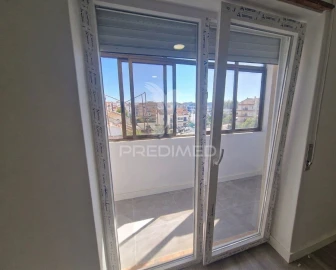 Apartamento T3 para Venda em Baixa da Banheira e Vale da Amoreira