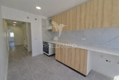 Apartamento T3 para Venda em Baixa da Banheira e Vale da Amoreira