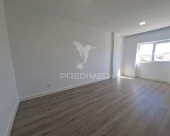 Apartamento T3 para Venda em Baixa da Banheira e Vale da Amoreira