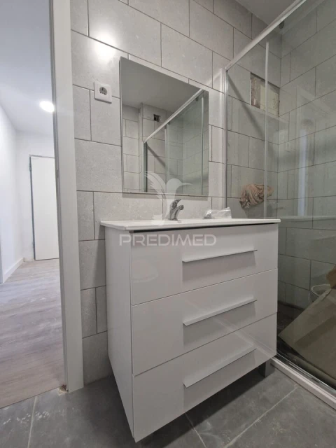 Apartamento T3 para Venda em Baixa da Banheira e Vale da Amoreira