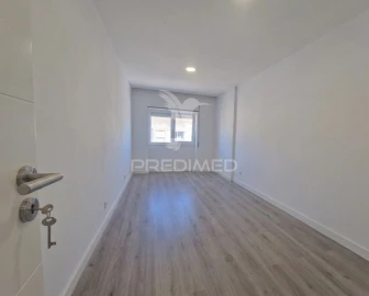 Apartamento T3 para Venda em Baixa da Banheira e Vale da Amoreira