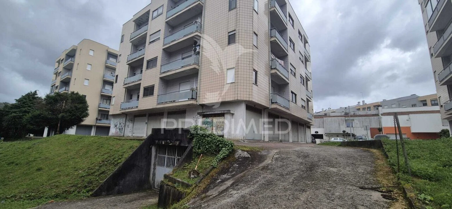 Armazém para Venda em Real, Dume e Semelhe Foto 1