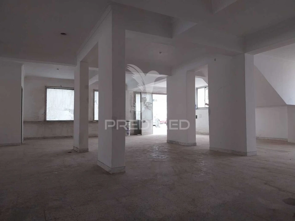 Loja para Arrendamento em Cacém e São Marcos Foto 3