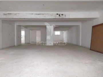 Loja para Arrendamento em Cacém e São Marcos