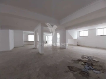 Loja para Arrendamento em Cacém e São Marcos