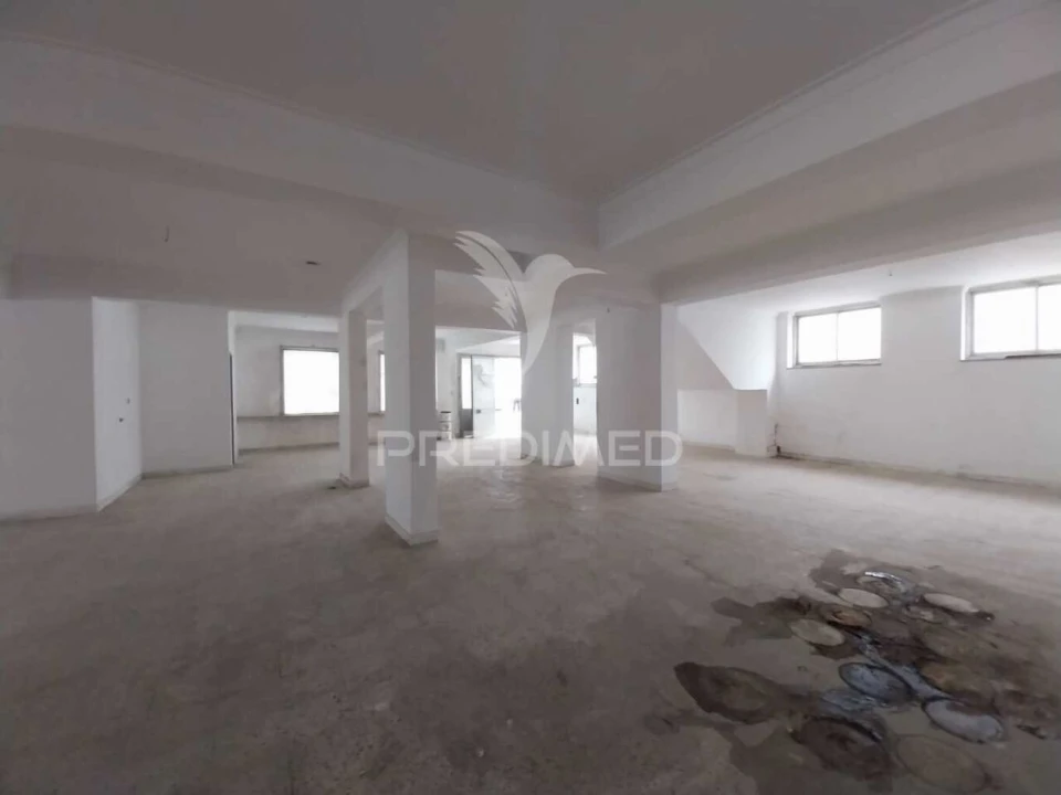 Loja para Arrendamento em Cacém e São Marcos Foto 5