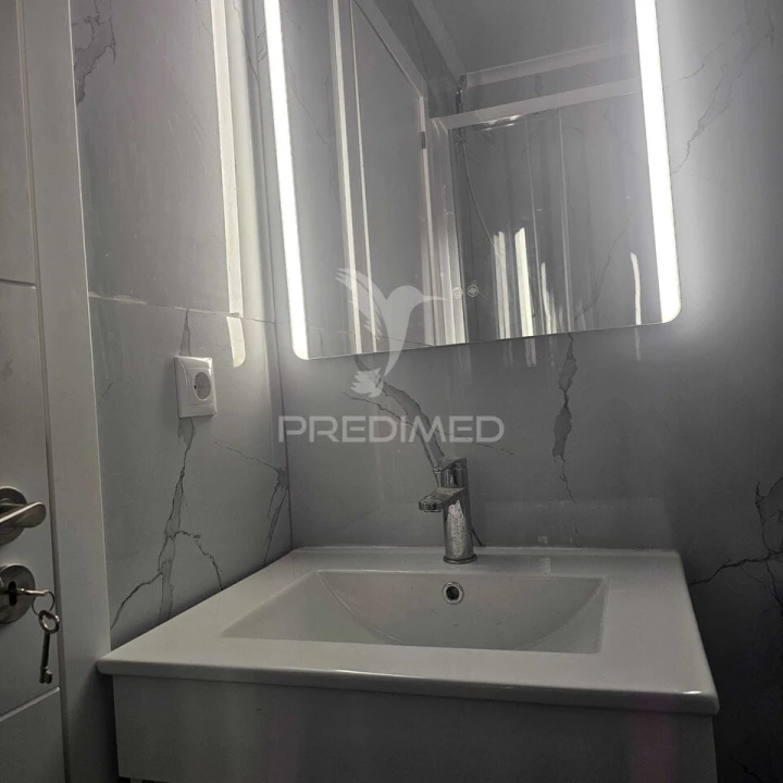 Apartamento T2 para Venda em Benfica Foto 9