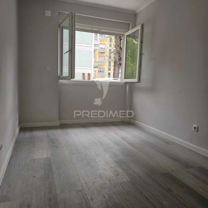 Apartamento T2 para Venda em Benfica Foto 16