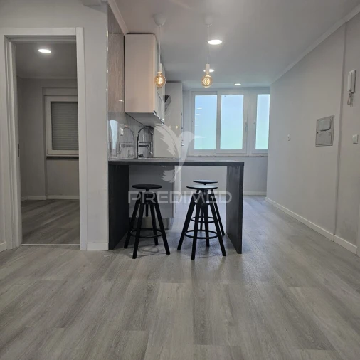 Apartamento T2 para Venda em Benfica Foto 5
