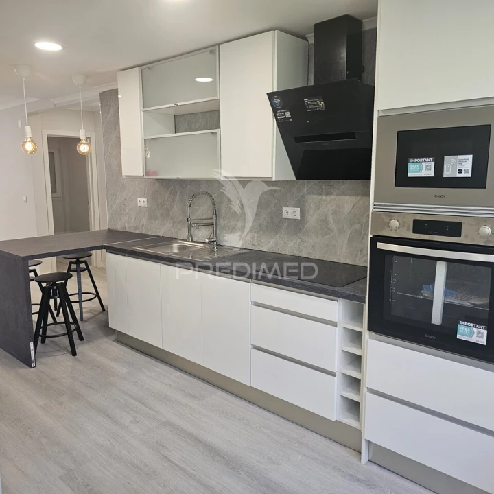 Apartamento T2 para Venda em Benfica Foto 2