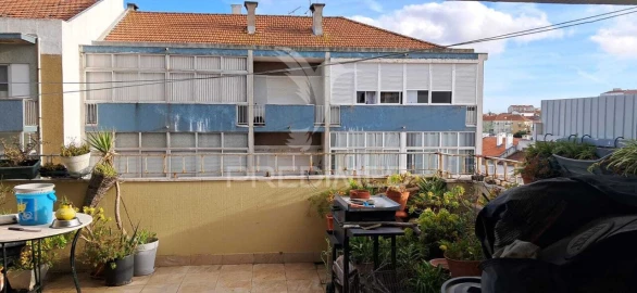 Apartamento T3 para Venda em Laranjeiro e Feijó