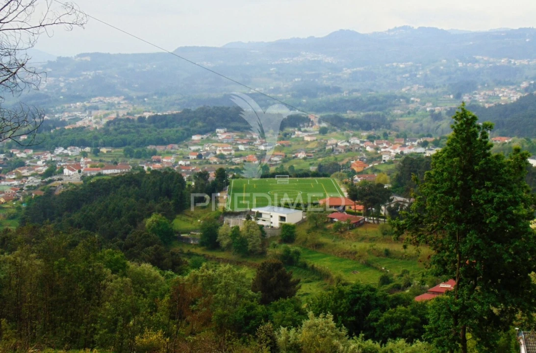 Terreno para Venda em Lordelo Foto 1