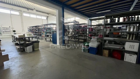 Armazém para Venda em Seixal, Arrentela e Aldeia de Paio Pires