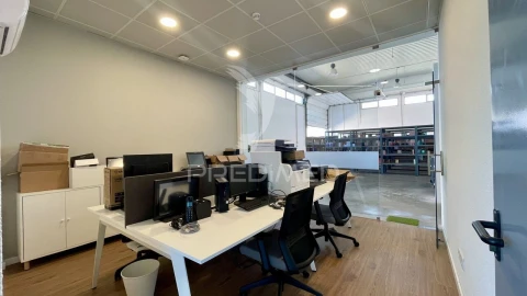 Armazém para Venda em Seixal, Arrentela e Aldeia de Paio Pires