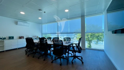 Armazém para Venda em Seixal, Arrentela e Aldeia de Paio Pires