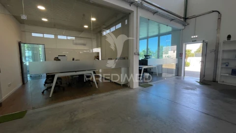 Armazém para Venda em Seixal, Arrentela e Aldeia de Paio Pires