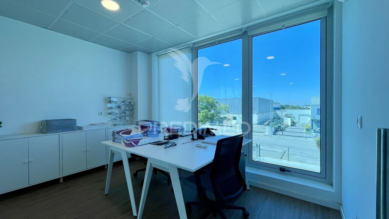 Armazém para Venda em Seixal, Arrentela e Aldeia de Paio Pires Foto 20