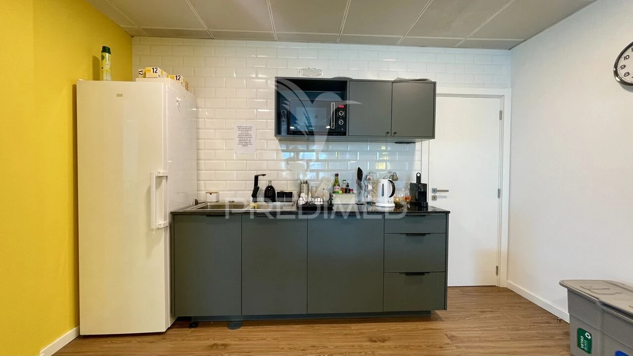 Armazém para Venda em Seixal, Arrentela e Aldeia de Paio Pires Foto 16