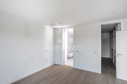 Moradia T5 para Venda em Santa Iria de Azoia, São João da Talha e Bobadela