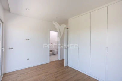 Moradia T5 para Venda em Santa Iria de Azoia, São João da Talha e Bobadela