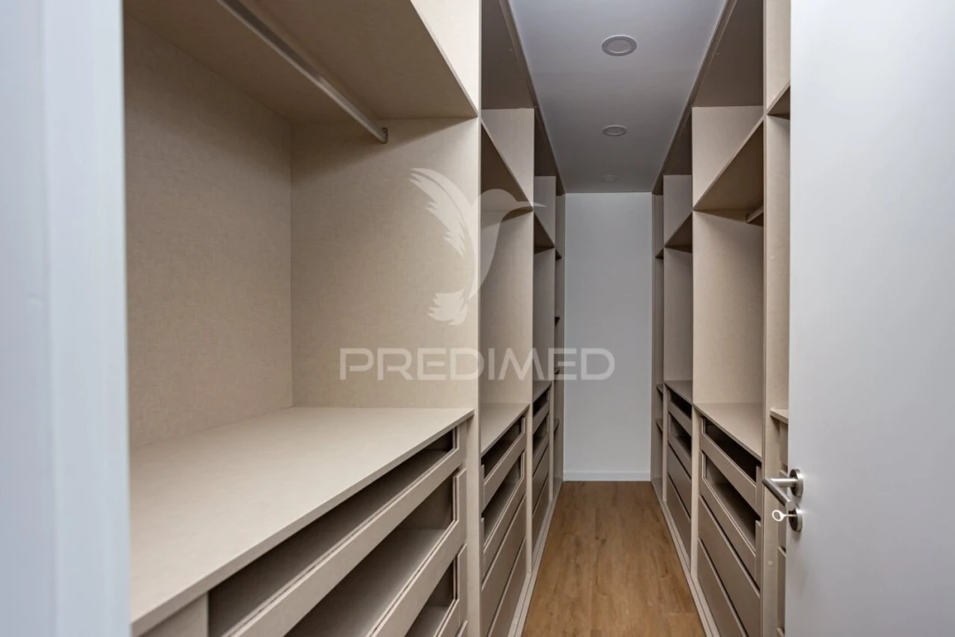 Moradia T5 para Venda em Santa Iria de Azoia, São João da Talha e Bobadela Foto 30