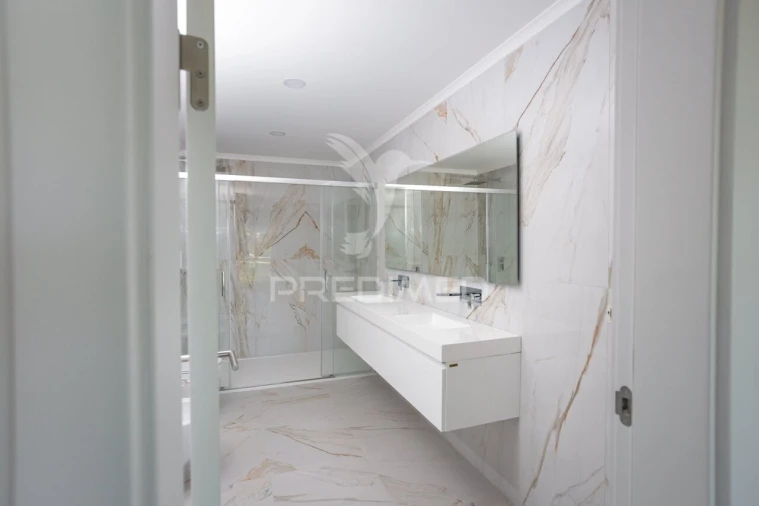 Moradia T5 para Venda em Santa Iria de Azoia, São João da Talha e Bobadela Foto 29