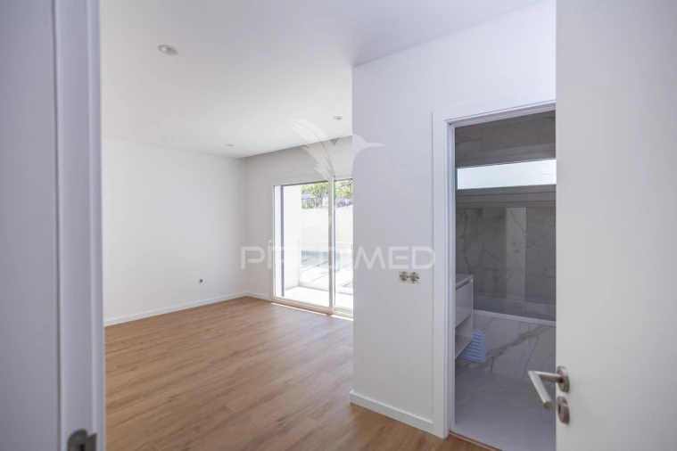 Moradia T5 para Venda em Santa Iria de Azoia, São João da Talha e Bobadela Foto 32