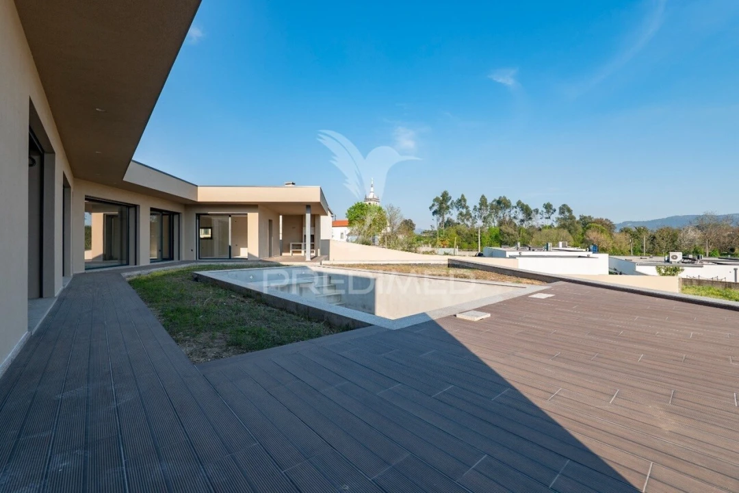 Moradia T3 para Venda em Lago Foto 31