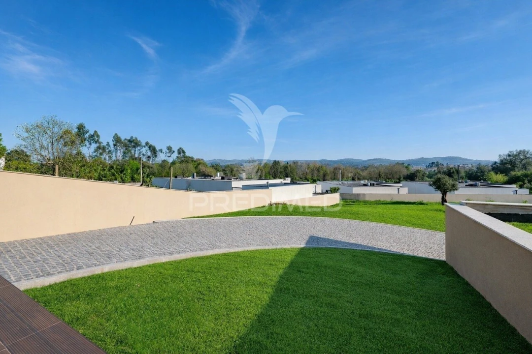 Moradia T3 para Venda em Lago Foto 34