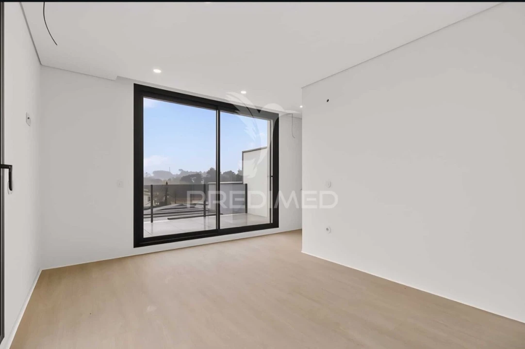 Moradia T5 para Venda em Madalena Foto 11