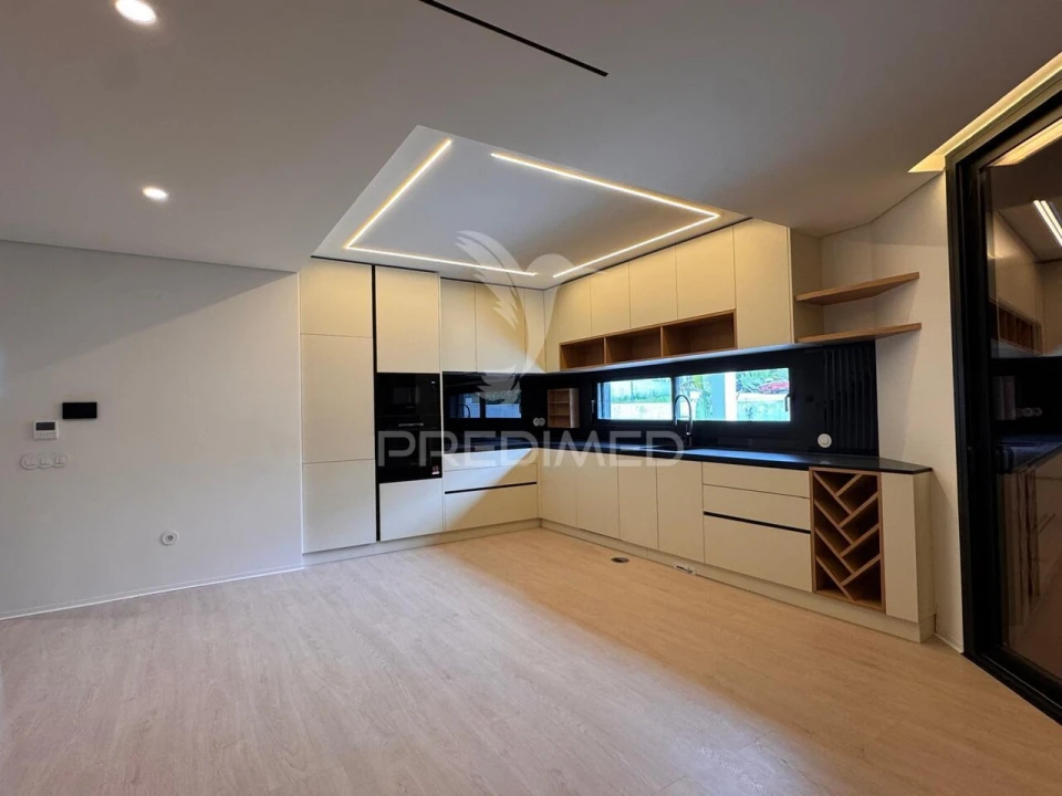 Moradia T5 para Venda em Madalena Foto 2