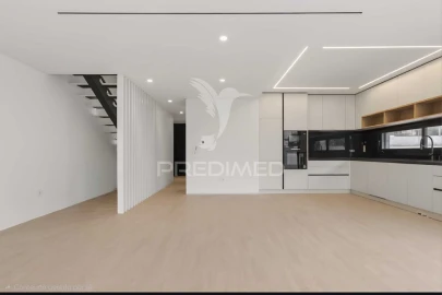 Moradia T5 para Venda em Madalena