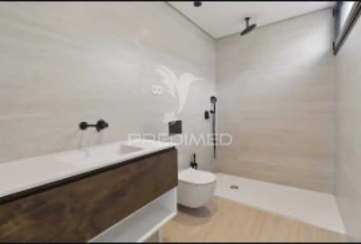 Moradia T5 para Venda em Madalena