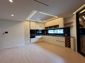 Moradia T5 para Venda em Madalena