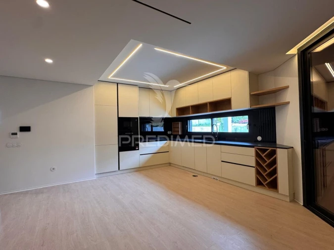 Moradia T5 para Venda em Madalena Foto 2