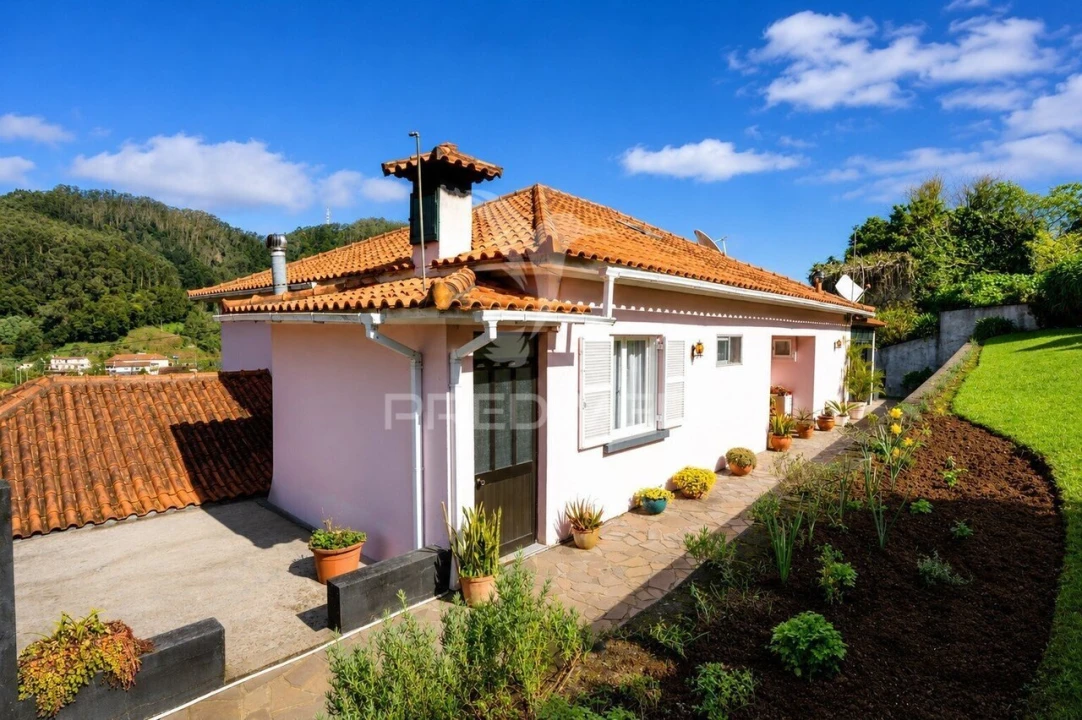 Moradia T3 para Venda em Santo Antonio da Serra Foto 1