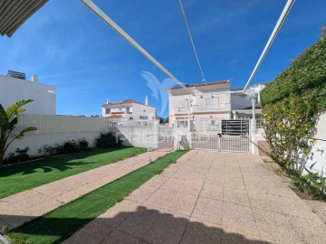 Moradia T4 para Venda em Monte Gordo